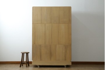 中古　蒔絵入り　1級技能士　龍上忠志作　花の絵柄がかわいらしくも品を感じさせる総桐箪笥(胴厚、四方丸、和箪笥、桐たんす、収納タンス、衣装箪笥、着物箪笥、引き出し)(定価約160万円)(R-067461)