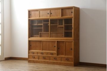 中古　美品　屋久杉　上品な佇まいで和の空間を引き立てる茶箪笥(水屋箪笥、茶棚、戸棚、収納棚、飾り棚)(定価約115万円)(R-067462)
