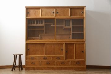 中古　美品　屋久杉　上品な佇まいで和の空間を引き立てる茶箪笥(水屋箪笥、茶棚、戸棚、収納棚、飾り棚)(定価約115万円)(R-067462)