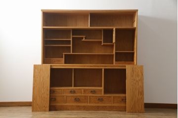 中古　美品　屋久杉　上品な佇まいで和の空間を引き立てる茶箪笥(水屋箪笥、茶棚、戸棚、収納棚、飾り棚)(定価約115万円)(R-067462)