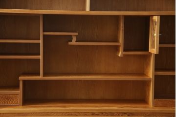 中古　美品　屋久杉　上品な佇まいで和の空間を引き立てる茶箪笥(水屋箪笥、茶棚、戸棚、収納棚、飾り棚)(定価約115万円)(R-067462)