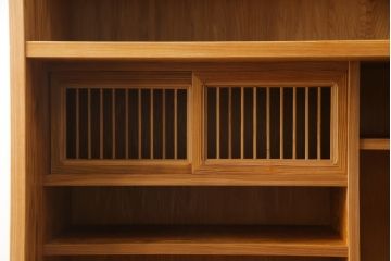 中古　美品　屋久杉　上品な佇まいで和の空間を引き立てる茶箪笥(水屋箪笥、茶棚、戸棚、収納棚、飾り棚)(定価約115万円)(R-067462)