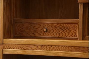 中古　美品　屋久杉　上品な佇まいで和の空間を引き立てる茶箪笥(水屋箪笥、茶棚、戸棚、収納棚、飾り棚)(定価約115万円)(R-067462)