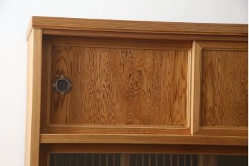 中古　美品　屋久杉　上品な佇まいで和の空間を引き立てる茶箪笥(水屋箪笥、茶棚、戸棚、収納棚、飾り棚)(定価約115万円)(R-067462)