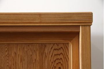 中古　美品　屋久杉　上品な佇まいで和の空間を引き立てる茶箪笥(水屋箪笥、茶棚、戸棚、収納棚、飾り棚)(定価約115万円)(R-067462)