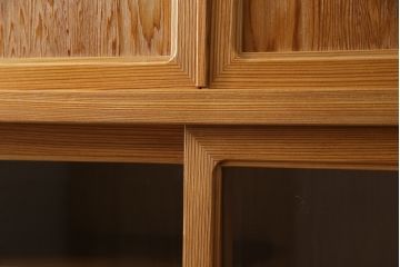 中古　美品　屋久杉　上品な佇まいで和の空間を引き立てる茶箪笥(水屋箪笥、茶棚、戸棚、収納棚、飾り棚)(定価約115万円)(R-067462)