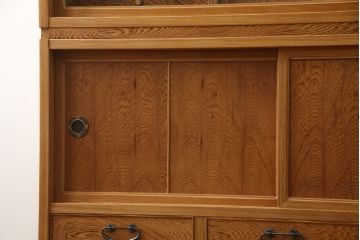 中古　美品　屋久杉　上品な佇まいで和の空間を引き立てる茶箪笥(水屋箪笥、茶棚、戸棚、収納棚、飾り棚)(定価約115万円)(R-067462)