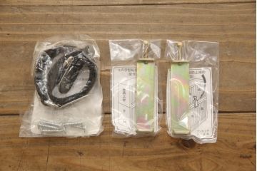 中古　美品　屋久杉　上品な佇まいで和の空間を引き立てる茶箪笥(水屋箪笥、茶棚、戸棚、収納棚、飾り棚)(定価約115万円)(R-067462)