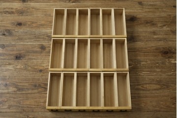 和製ビンテージ　小物整理に大活躍!引き出し25杯の薬箪笥　(R-067463)