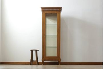 中古　美品　イタリア家具　セルバ社(SELVA)　クラシカルなデザインが魅力の縦型キュリオケース(ガラスケース、ショーケース、飾り棚、ディスプレイ棚、キャビネット)(R-067468)
