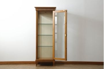 中古　美品　イタリア家具　セルバ社(SELVA)　クラシカルなデザインが魅力の縦型キュリオケース(ガラスケース、ショーケース、飾り棚、ディスプレイ棚、キャビネット)(R-067468)