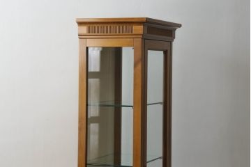中古　美品　イタリア家具　セルバ社(SELVA)　クラシカルなデザインが魅力の縦型キュリオケース(ガラスケース、ショーケース、飾り棚、ディスプレイ棚、キャビネット)(R-067468)