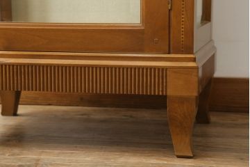 中古　美品　イタリア家具　セルバ社(SELVA)　クラシカルなデザインが魅力の縦型キュリオケース(ガラスケース、ショーケース、飾り棚、ディスプレイ棚、キャビネット)(R-067468)