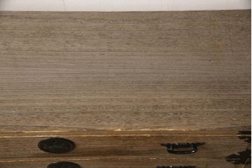 中古　国産民芸家具　職人手造り　繊細な金具が魅力的!上品な和の空間を演出する総桐箪笥ローチェスト(総桐たんす、和箪笥、収納タンス、衣装箪笥、サイドチェスト、引き出し)(R-067469)