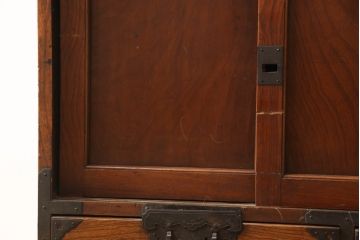 和製アンティーク　前面欅(ケヤキ)材　品の良い佇まいと美しい杢目が魅力の庄内帳場箪笥(酒田帳場箪笥、庄内箪笥、小箪笥、収納タンス、時代箪笥、引き出し)(R-067470)