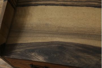 和製アンティーク　高級品!!　力強くて美しい杢目が魅力的!!黒柿材と欅(ケヤキ)材製の大振りな文机(座机、ローテーブル、サイドテーブル、作業台、テレビ台、ローボード)(R-067472)
