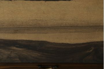 和製アンティーク　高級品!!　力強くて美しい杢目が魅力的!!黒柿材と欅(ケヤキ)材製の大振りな文机(座机、ローテーブル、サイドテーブル、作業台、テレビ台、ローボード)(R-067472)