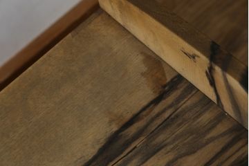 和製アンティーク　高級品!!　力強くて美しい杢目が魅力的!!黒柿材と欅(ケヤキ)材製の大振りな文机(座机、ローテーブル、サイドテーブル、作業台、テレビ台、ローボード)(R-067472)