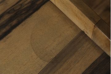 和製アンティーク　高級品!!　力強くて美しい杢目が魅力的!!黒柿材と欅(ケヤキ)材製の大振りな文机(座机、ローテーブル、サイドテーブル、作業台、テレビ台、ローボード)(R-067472)