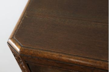 イギリスアンティーク　オーク材　クラシカルなデザインがお洒落なブックケース(本箱、キャビネット、収納棚、戸棚、飾り棚、英国)(R-067474)