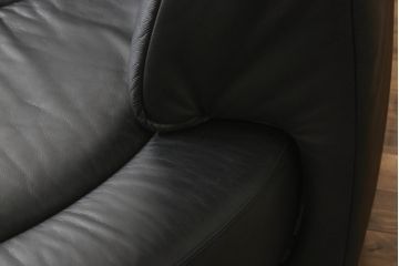 中古　美品　デセデ(de Sede)　DS-164/30　ラグジュアリーな雰囲気を醸し出す本革3人掛けソファ(レザー、カウチソファ、3P、三人掛け)(定価約316万円)(R-067475)