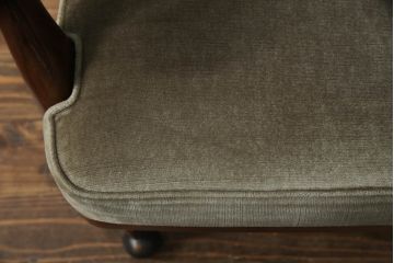 和製ビンテージ　オールドカリモク(karimoku)　クラシカルなデザインがお洒落なキャスター付きデスクチェア(回転チェア、回転椅子、回転イス、アームチェア、ドクターチェア、ワークチェア、ヴィンテージ)(R-067484)