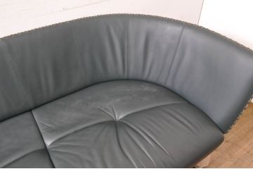 中古　デセデ(de Sede)　Mathias Hoffmann(マティアス・ホフマン)　DS-102/03　モスグリーン　個性的で美しい曲線のフォルムが魅力的な2人掛けソファ(二人掛けソファ、ラブソファ、アームソファ)(定価約194万円)(R-067485)