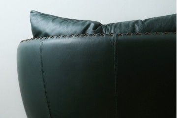 中古　デセデ(de Sede)　Mathias Hoffmann(マティアス・ホフマン)　DS-102/03　モスグリーン　個性的で美しい曲線のフォルムが魅力的な2人掛けソファ　定価約194万円　(R-067485)