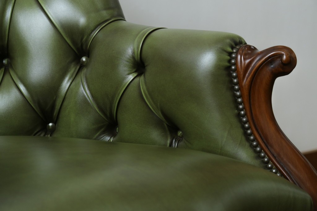 中古　極上美品　使用感ほぼ無し!!　スペイン製　バロッサバレンティ(VARO,S.A. VALENTI)　本革　ラグジュアリーな空間を演出する1人掛けレザーソファ　定価約60万円　(R-067487)