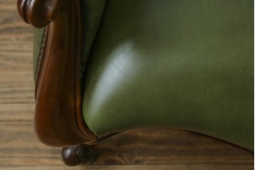 中古　極上美品　使用感ほぼ無し!!　スペイン製　バロッサバレンティ(VARO,S.A. VALENTI)　本革　ラグジュアリーな空間を演出する1人掛けレザーソファ　定価約60万円　(R-067487)