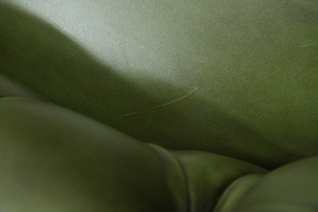 中古　極上美品　使用感ほぼ無し!!　スペイン製　バロッサバレンティ(VARO,S.A. VALENTI)　本革　ラグジュアリーな空間を演出する1人掛けレザーソファ　定価約60万円　(R-067487)