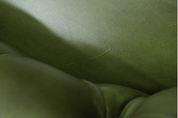 中古　極上美品　使用感ほぼ無し!!　スペイン製　バロッサバレンティ(VARO,S.A. VALENTI)　本革　ラグジュアリーな空間を演出する1人掛けレザーソファ　定価約60万円　(R-067487)