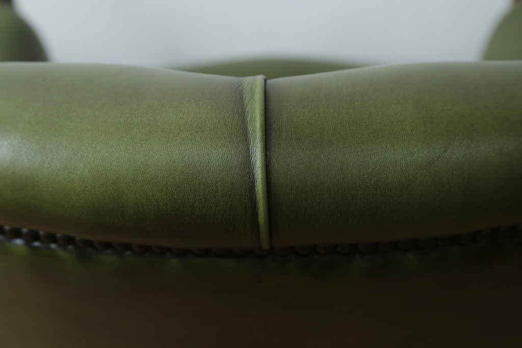 中古　極上美品　使用感ほぼ無し!!　スペイン製　バロッサバレンティ(VARO,S.A. VALENTI)　本革　ラグジュアリーな空間を演出する1人掛けレザーソファ　定価約60万円　(R-067487)