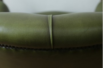 中古　極上美品　使用感ほぼ無し!!　スペイン製　バロッサバレンティ(VARO,S.A. VALENTI)　本革　ラグジュアリーな空間を演出する1人掛けレザーソファ　定価約60万円　(R-067487)