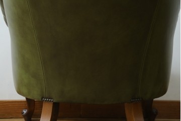 中古　極上美品　使用感ほぼ無し!!　スペイン製　バロッサバレンティ(VARO,S.A. VALENTI)　本革　ラグジュアリーな空間を演出する1人掛けレザーソファ　定価約60万円　(R-067487)