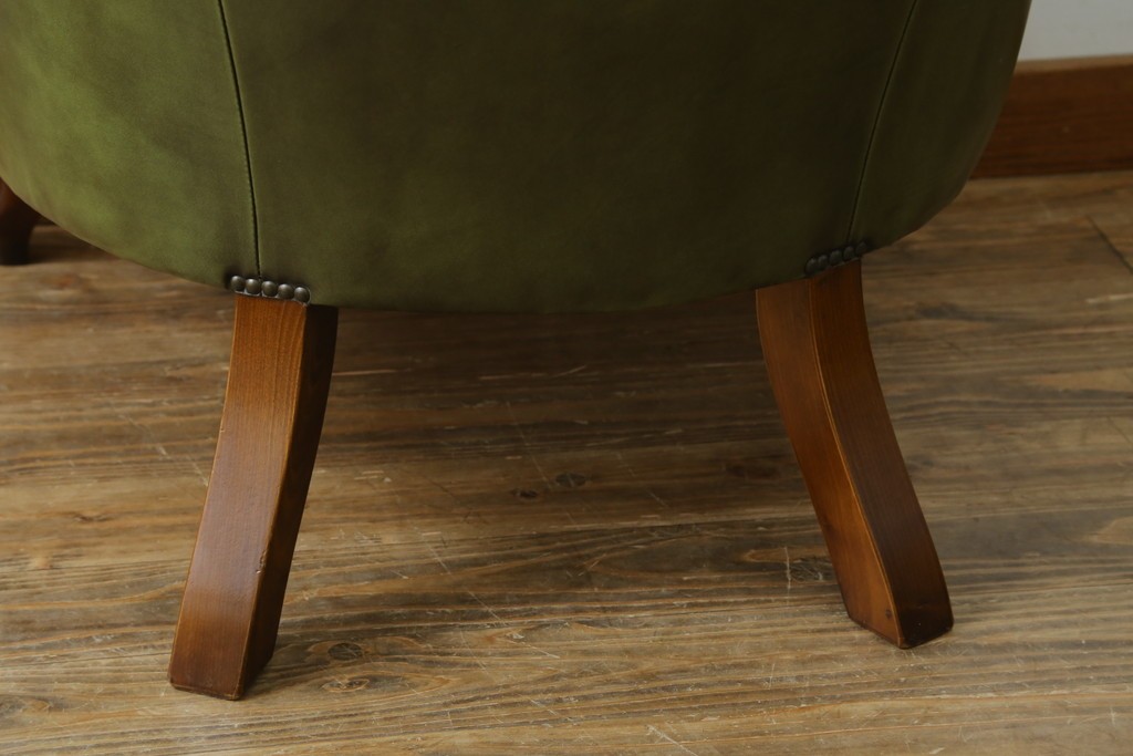 中古　極上美品　使用感ほぼ無し!!　スペイン製　バロッサバレンティ(VARO,S.A. VALENTI)　本革　ラグジュアリーな空間を演出する1人掛けレザーソファ　定価約60万円　(R-067487)