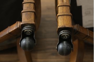 中古　DREXEL HERITAGE(ドレクセルヘリテイジ)　Grand Villa(グランドヴィラ)　くつろぎの時間を演出するキャスター付きアームチェア4脚セット(椅子、イス、ダイニングチェア)(R-067490)