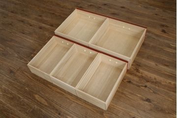 中古　民芸家具　漆塗り　朱塗りの鮮やかな色合いが目を惹くローチェスト(引き出し、収納箪笥、ローボード、テレビ台、テレビボード)(R-067494)