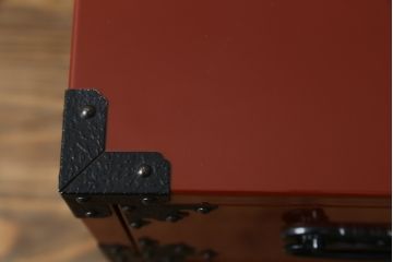 中古　民芸家具　漆塗り　朱塗りの鮮やかな色合いが目を惹くローチェスト(引き出し、収納箪笥、ローボード、テレビ台、テレビボード)(R-067494)