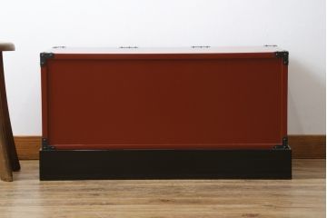 中古　民芸家具　漆塗り　朱塗りの鮮やかな色合いが目を惹くローチェスト(引き出し、収納箪笥、ローボード、テレビ台、テレビボード)(R-067494)