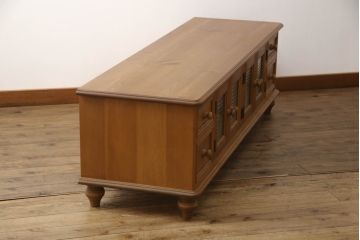 中古　ハーベスト(HARVEST)　ビクトリアンTVユニット　W1600　パイン材　デザインガラスがお洒落!!カントリーテイストのお部屋におすすめなテレビ台(ローボード、テレビボード、リビングボード、収納棚、戸棚、キャビネット)(定価約22万円)(R-067495)