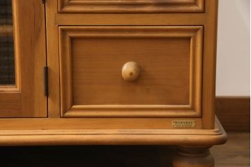 中古　ハーベスト(HARVEST)　ビクトリアンTVユニット　W1600　パイン材　デザインガラスがお洒落!!カントリーテイストのお部屋におすすめなテレビ台(ローボード、テレビボード、リビングボード、収納棚、戸棚、キャビネット)(定価約22万円)(R-067495)