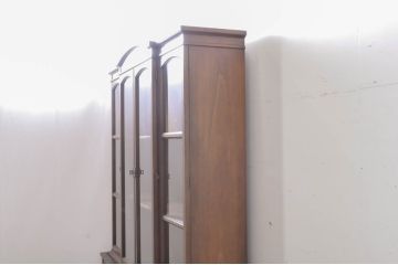 中古　DREXEL HERITAGE(ドレクセルヘリテイジ)　クラシカルな佇まいが魅力的なキャビネット(チャイナキャビネット、ディスプレイ棚、食器棚、飾り棚、収納棚、戸棚)(R-067496)