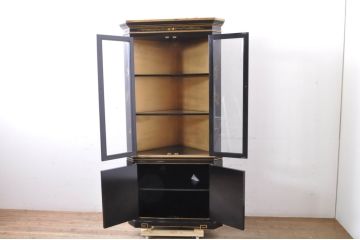 中古　ブランド家具　高級品!!　上質な造り込みのシノワズリコーナーキャビネット(収納棚、戸棚、飾り棚)(R-067497)
