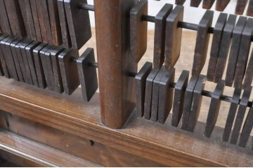 アンティーク雑貨　珍品　希少!!　古い商家の帳場で使われていた小さな札付き衝立て(つい立て、衝い立て、得点板?、スコアボード?、ディスプレイ雑貨)(R-067503)