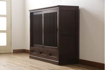 【U様専用】中古　国産職人手造り品　カバ(樺)材　縦桟格子の民芸水屋箪笥サイドボード(茶箪笥、茶棚、収納棚、戸棚、食器棚)(R-067510)