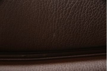 中古　美品!!　CONDE HOUSE(カンディハウス)　BOLS(ボルス)　ナラ材　本革(レザー)　落ち着いた寛ぎの空間づくりにおすすめなアーム付きダイニングチェア4脚セット(椅子、イス)(定価4脚で約56万円)(R-067513)