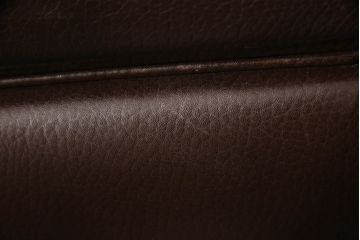 中古　美品!!　CONDE HOUSE(カンディハウス)　BOLS(ボルス)　ナラ材　本革(レザー)　落ち着いた寛ぎの空間づくりにおすすめなアーム付きダイニングチェア4脚セット(椅子、イス)(定価4脚で約56万円)(R-067513)