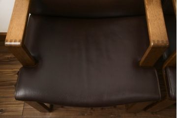 中古　美品!!　CONDE HOUSE(カンディハウス)　BOLS(ボルス)　ナラ材　本革(レザー)　落ち着いた寛ぎの空間づくりにおすすめなアーム付きダイニングチェア4脚セット(椅子、イス)(定価4脚で約56万円)(R-067513)