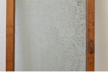 アンティーク建具　どこか懐かしい雰囲気を感じる古い栗材の幅狭ガラス扉1枚(木製扉、ドア)(R-067523)